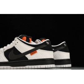 TIGHTBOOTH x NIKE Dunk SB Corte Bajo Negro Blanco