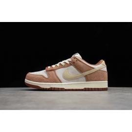 SB Dunk Low PRM “Medium Curry” Marrón Blanco