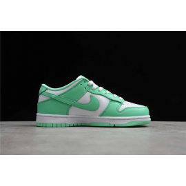 SB Dunk Low WMNS “Green Glow”