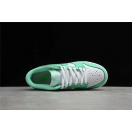 SB Dunk Low WMNS “Green Glow”