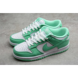 SB Dunk Low WMNS “Green Glow”